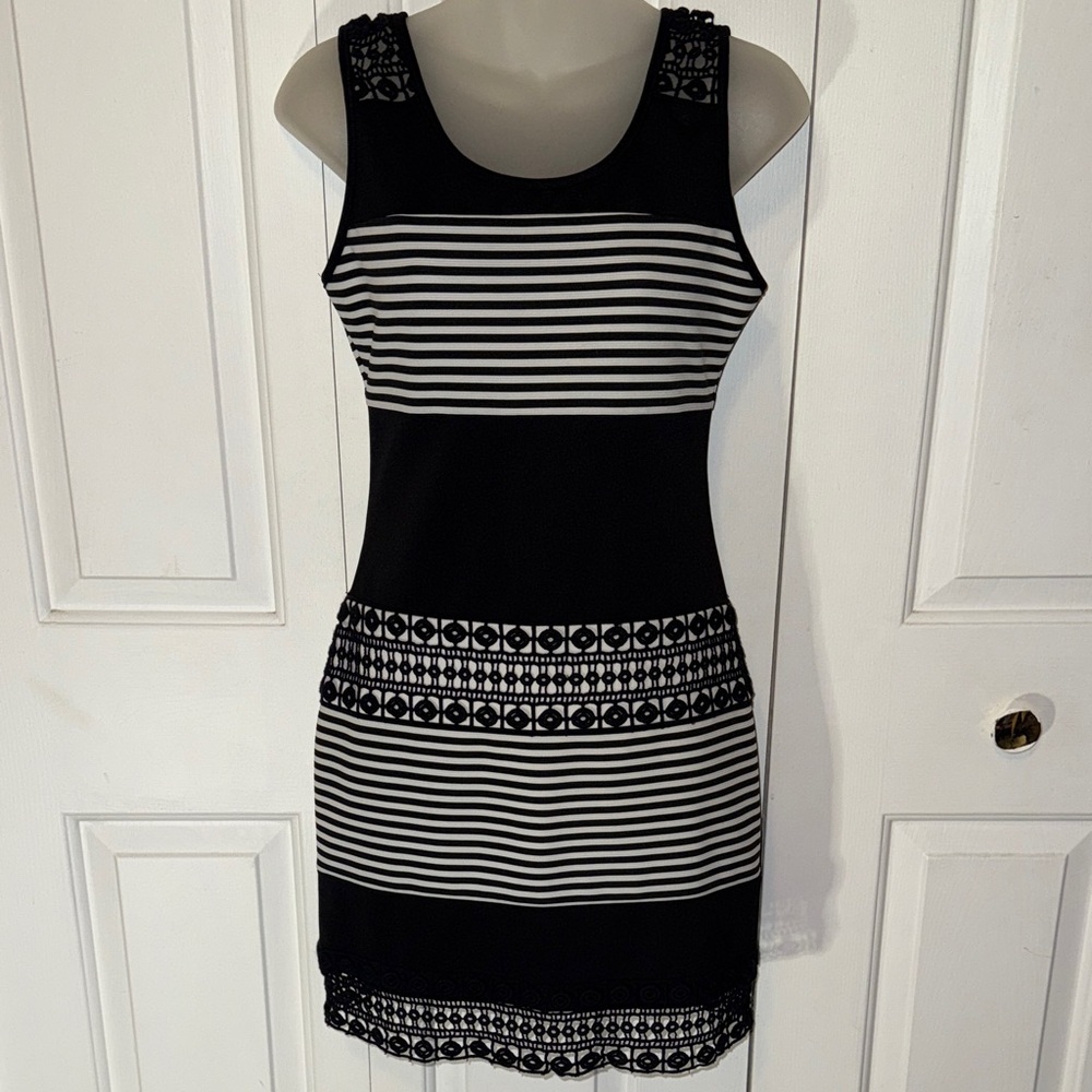 Gianni Bini Black and White Striped Lace-Trim Sleeveless Mini Dress b21